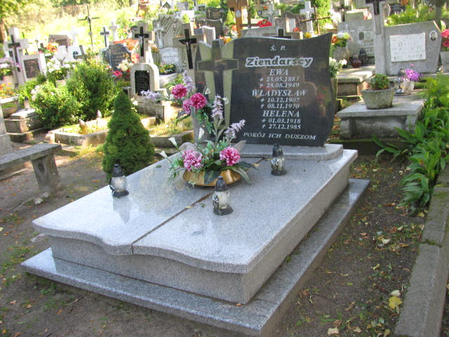 Grób Ewa Ziendarska